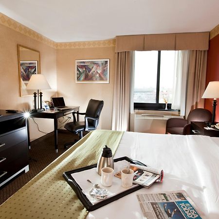 The Laguardia Hotel New York Szoba fotó
